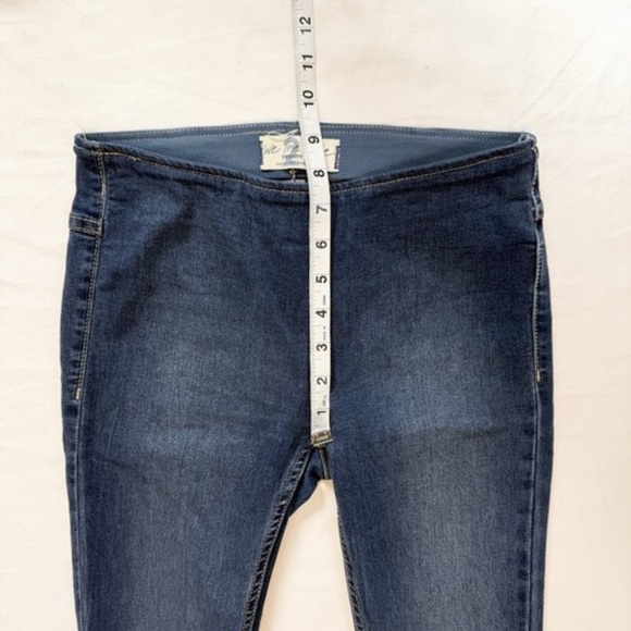 We The Free Size 25 Penny Pull-On Flare Blue Jeans Mid-Rise Bell Bottoms Boho - Picture 7 of 15